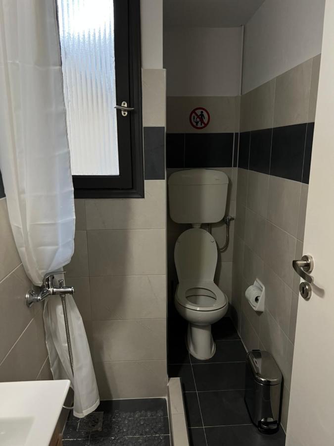 ארטמידה Above Apartments Near The Airport מראה חיצוני תמונה