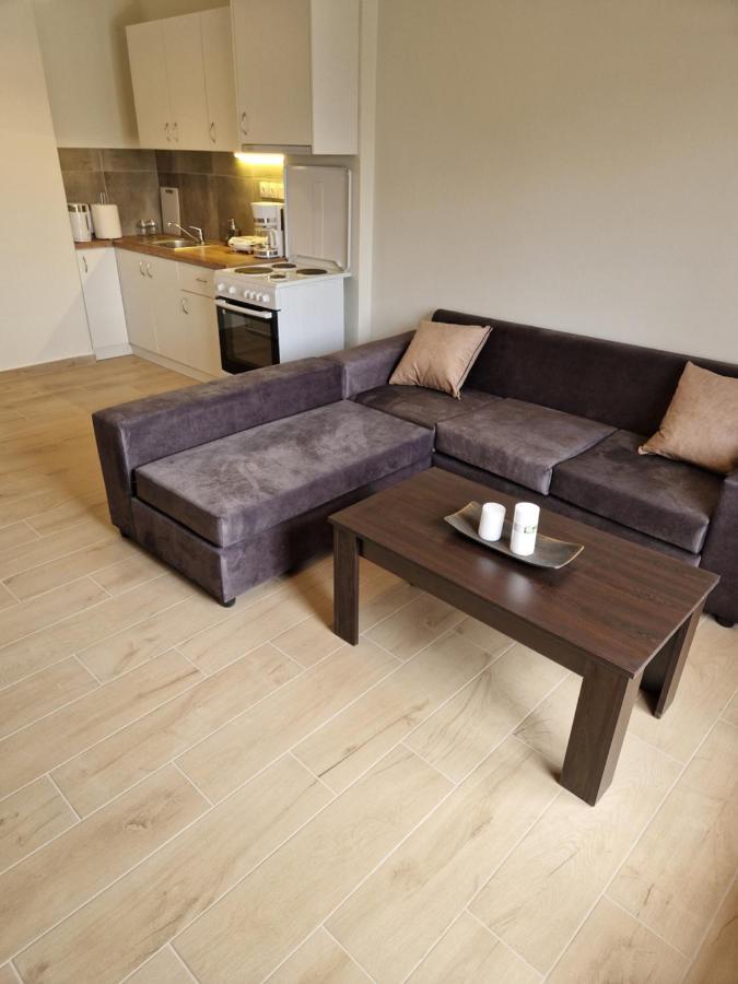 ארטמידה Above Apartments Near The Airport מראה חיצוני תמונה
