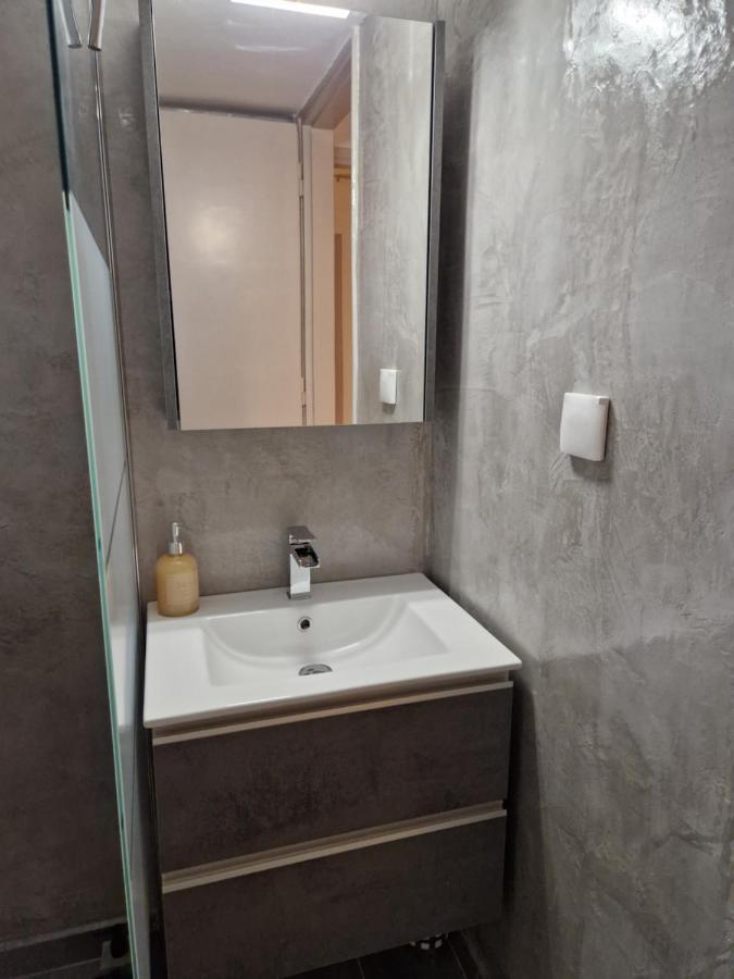 ארטמידה Above Apartments Near The Airport מראה חיצוני תמונה