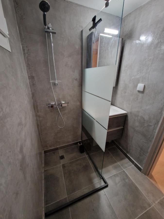 ארטמידה Above Apartments Near The Airport מראה חיצוני תמונה