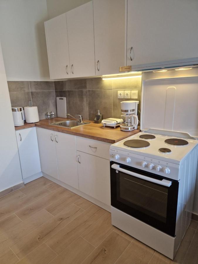 ארטמידה Above Apartments Near The Airport מראה חיצוני תמונה