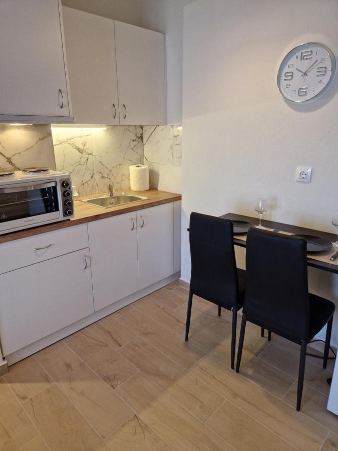 ארטמידה Above Apartments Near The Airport מראה חיצוני תמונה