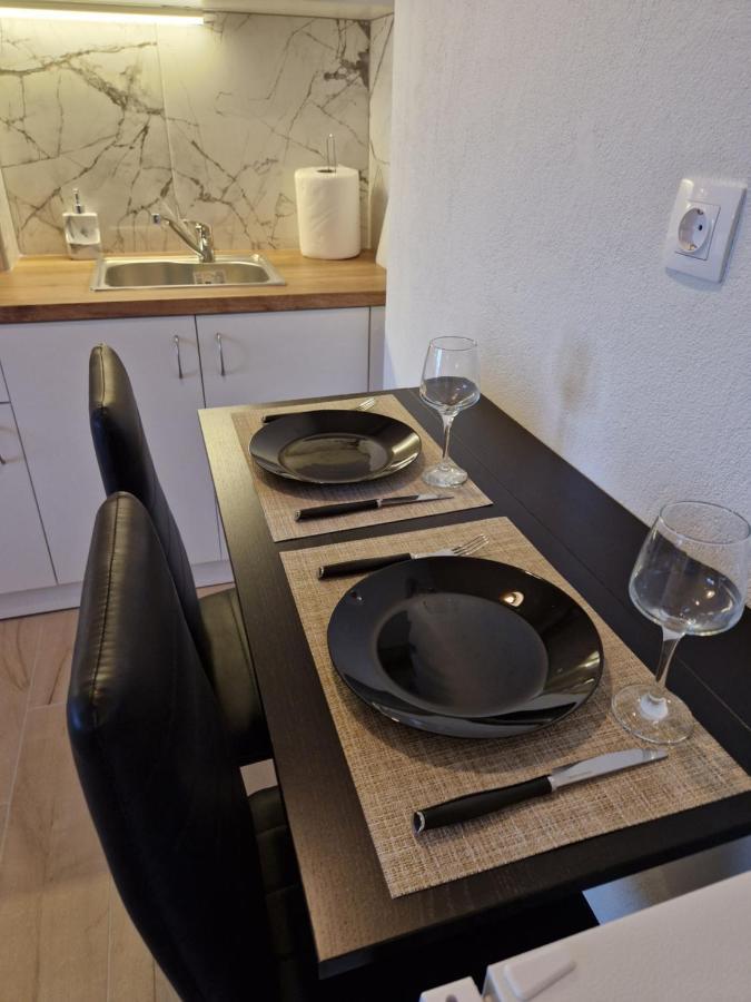 ארטמידה Above Apartments Near The Airport מראה חיצוני תמונה